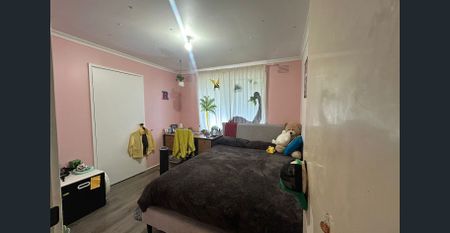 3-Bedroom Family Home in a Quiet, Convenient Location !!! - Photo 3