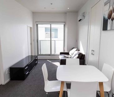 Modern 3 Bedroom Apartment - Photo 2