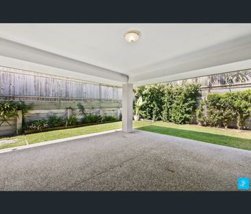 10 Dundee Crescent, Wakerley, Qld 4154 - Photo 2