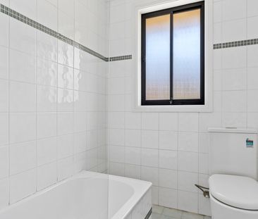 Beautiful 4-Bedroom Home in Center of Holsworthy - Photo 4