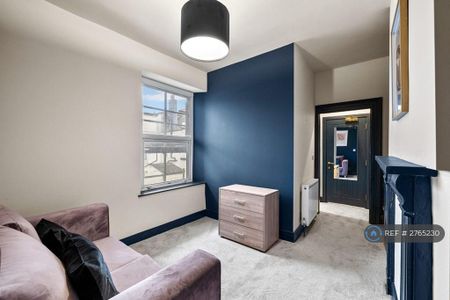 1 bedroom in a house share to rent - Photo 2