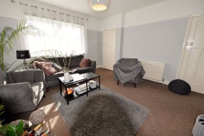 3 bedroom House in Firth Avenue, Leeds - Photo 2