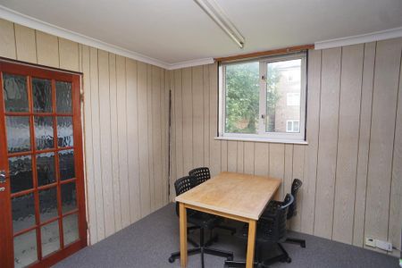 3 bedroom maisonette to rent - Photo 2