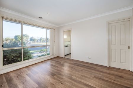 FRESHLY RENOVATED Oversized Delight in Wyndham Vale! - Photo 4