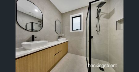 GREAT FAMILY HOME - Photo 2