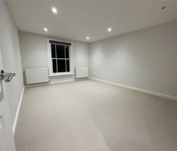 2 bedroom first floor maisonette with private patio and parking, on... - Photo 1