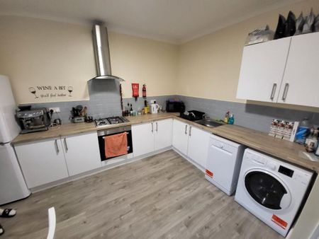 2 bedroom flat to rent - Photo 4