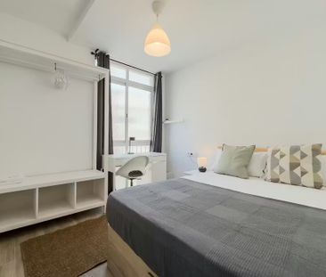 Carrer de l'Antiga Travessera, L'Hospitalet de Llobregat, Catalonia... - Photo 1