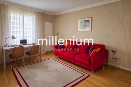 Furnished luxury apartment with unobstructed views - Photo 3