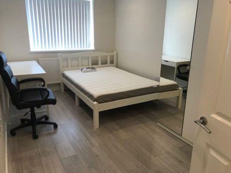 8 bedroom house to rent - Photo 2