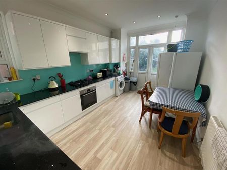 1 bedroom in a house share to rent - Photo 4