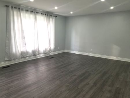 For Lease - 1033 Centre Street, Whitby, Ontario - Photo 4