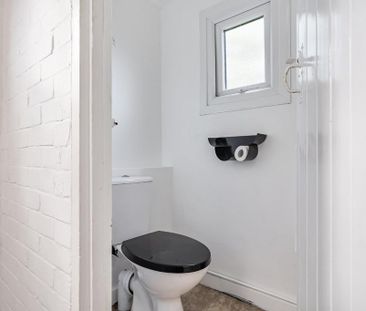 2 bedroom detached house to rent - Photo 2