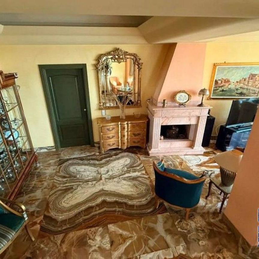 Ενοικίαση κατοικίας, 160 τ.μ., Γλυφάδα, 2.200 € - Photo 1