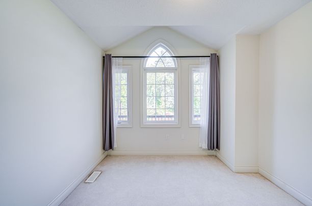 For Lease - 73 Sharonview Crescent, East Gwillimbury, Ontario - Photo 1