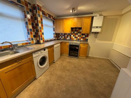 3 bed terraced house to rent in Telford Avenue, Stevenage, SG2 - Photo 3