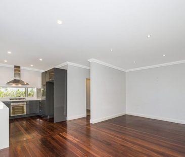 WHITE PICKET FENCE - Photo 2