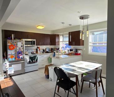 For Lease - 621 Wychwood Street, Oshawa, Ontario - Photo 2