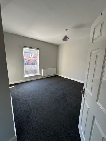 Lovely & Modern Two Bedroom Family Home for Rent in Blackburn - Photo 3