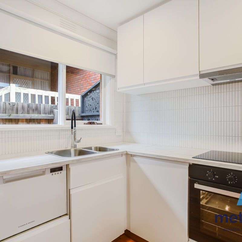 4/11 St Kinnord Street, ABERFELDIE, VIC - Photo 1