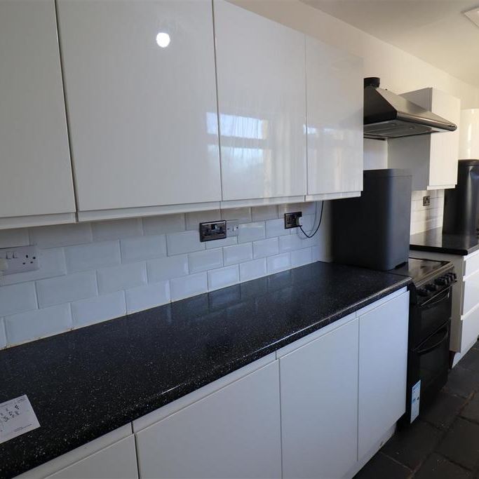 4 bedroom terraced house to rent - Photo 1