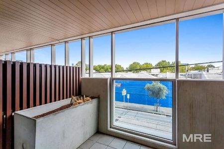Double storey apartment in highly sought after location - Photo 5