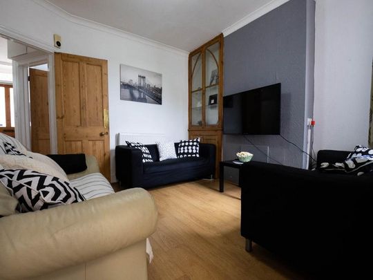 5 bedroom house to rent - Photo 1