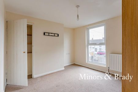 2 bedroom terraced house to rent - Photo 2