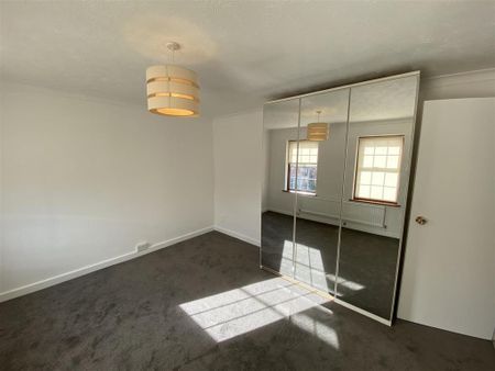 4 bedroom detached house to rent - Photo 2