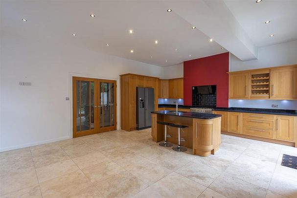 4 bedroom semi-detached house to rent - Photo 1