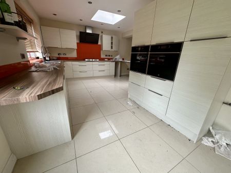 St. Marys Avenue North, Middlesex, UB2 - Photo 5