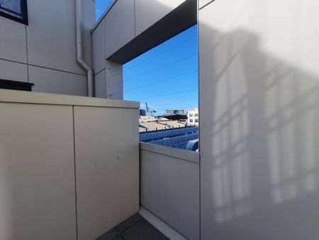 Two Bedroom with Two carparks! - Photo 3