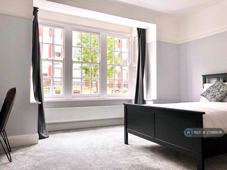 3 bedroom flat to rent - Photo 4