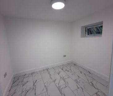 Two bedroom Annex flat ideal for two students-£1600 pcm - Photo 2