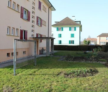 FULLY RENOVATED, SPACIOUS AND BRIGHT - Photo 4