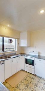 Westbrook - 3 bedrooms - Photo 3