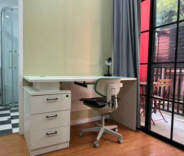Inner City -- West End, Full Furnished Large Studio– Peaceful, A/C,... - Photo 4