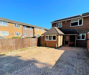 4 bedroom semi-detached house to rent - Photo 1