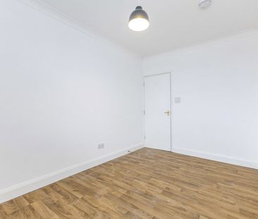 2 bedroom apartment to rent Gander Green Lane, Sutton, SM1 - Photo 3