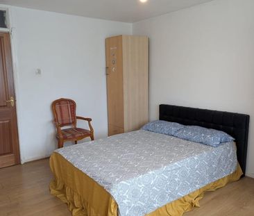 4 Bed Terraced House, Perkins Road, IG2 - Photo 6