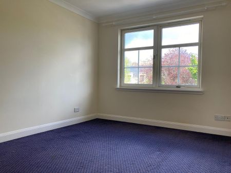 3 bedroom flat to rent - Photo 4