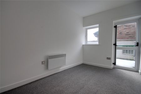 2 bed apartment to rent in Coatham Road, Redcar, TS10 - Photo 2