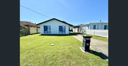 Renovated home close to shops and beach - Photo 4