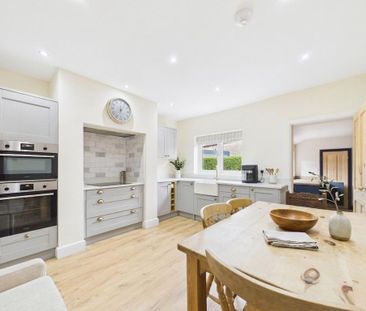 3 bedroom end of terrace house to rent - Photo 1