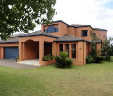 Spacious Executive Home in Prestigious Middle Ridge - Photo 5