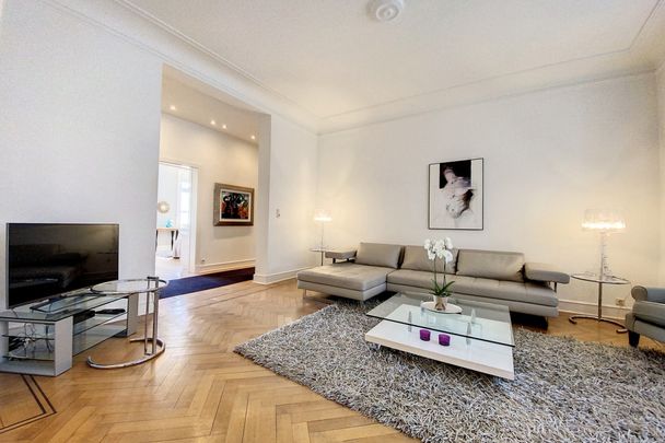 Luxueux appartement 2 chbr meublé proche du Cinquantenaire. - Foto 1