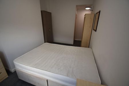 1 bed Room for Rent - Photo 2