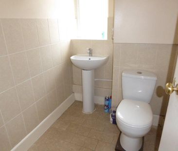 3 bedroom flat to rent - Photo 3