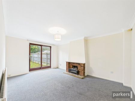 4 bedroom detached house to rent - Photo 2