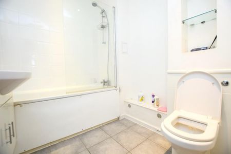 1 bedroom Flat To Let - Photo 4